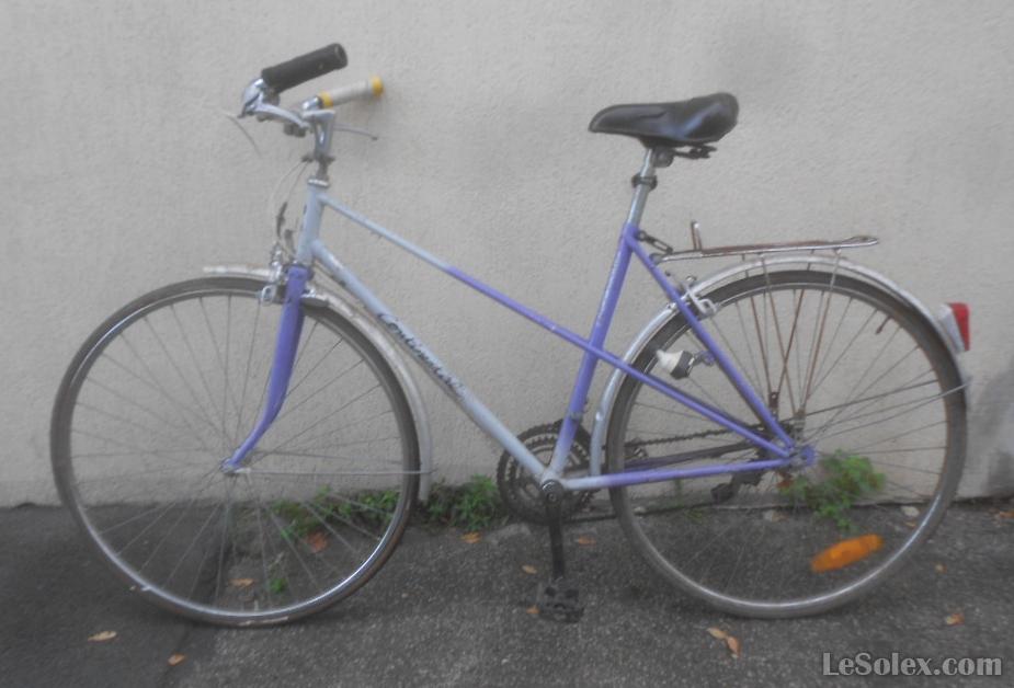 velo femme continental à reparer.